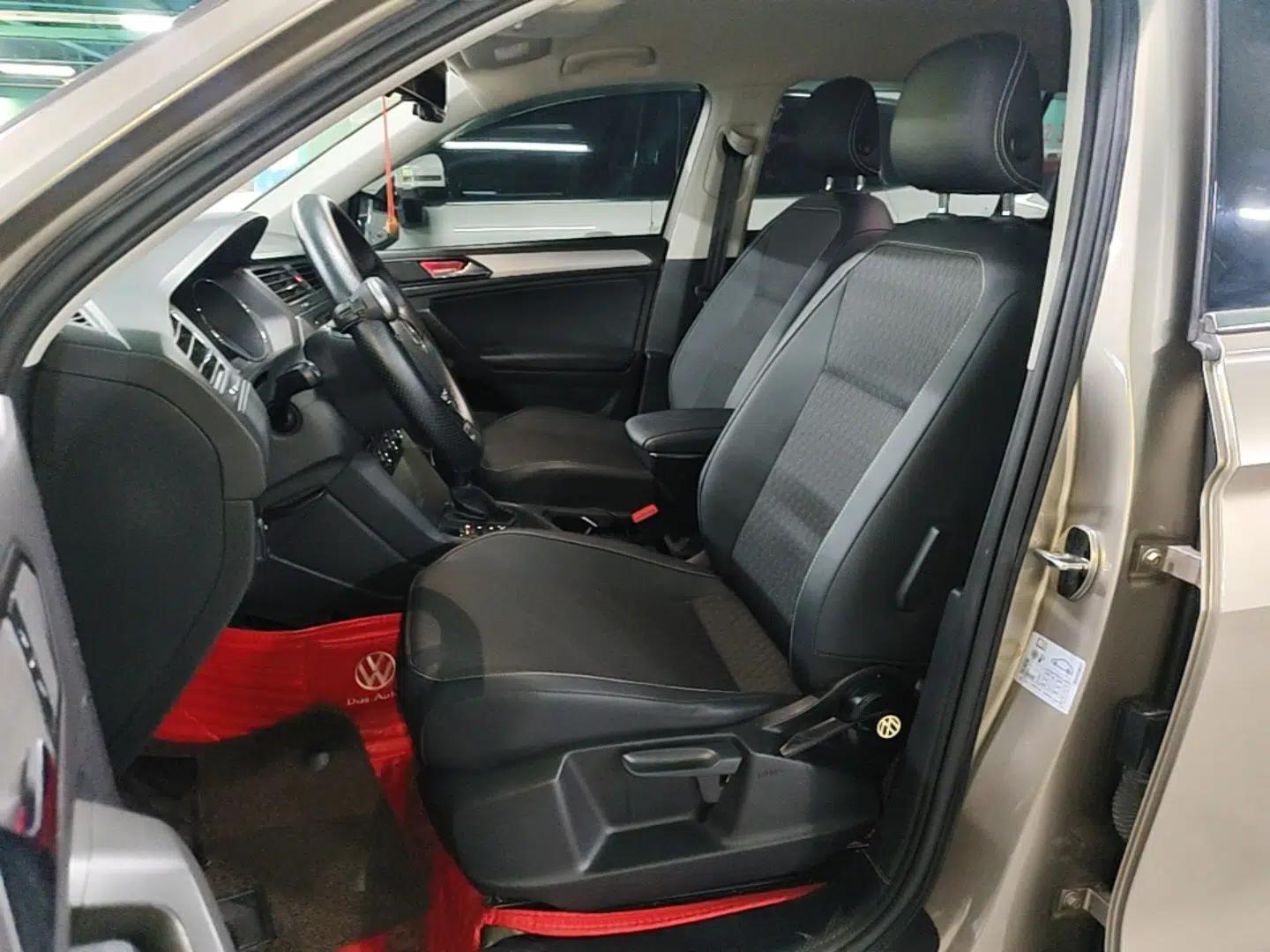 Volkswagen Tiguan L 2017 330TSI Automatic Two-Wheel Drive Luxury Edition — миниатюра 17