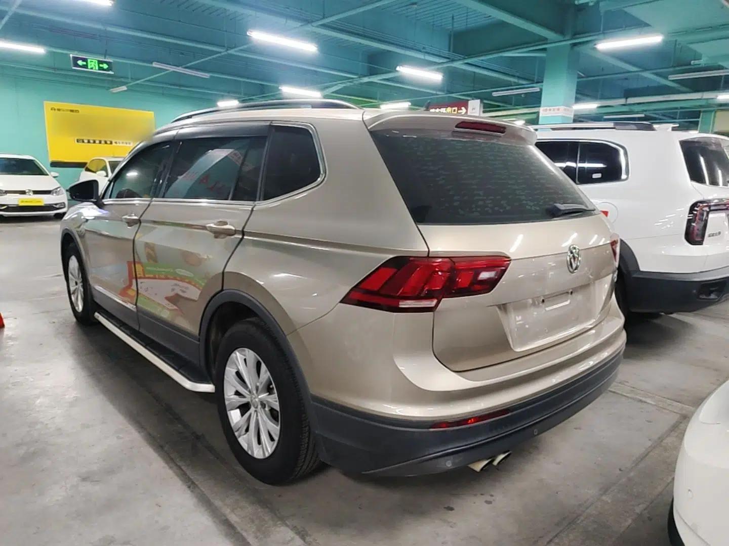 Volkswagen Tiguan L 2017 330TSI Automatic Two-Wheel Drive Luxury Edition — миниатюра 4