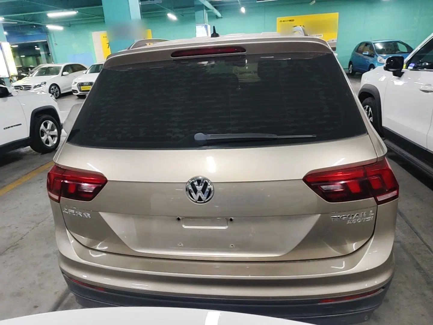 Volkswagen Tiguan L 2017 330TSI Automatic Two-Wheel Drive Luxury Edition — миниатюра 5