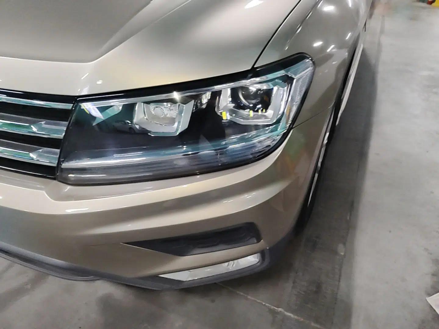 Volkswagen Tiguan L 2017 330TSI Automatic Two-Wheel Drive Luxury Edition — миниатюра 8