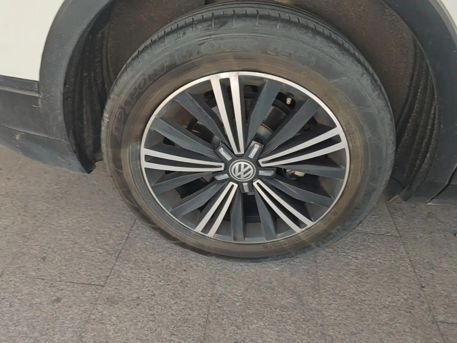 Volkswagen Tiguan L 2020 330TSI Automatic Two-Wheel Drive Luxury Edition China VI Standard — миниатюра 11