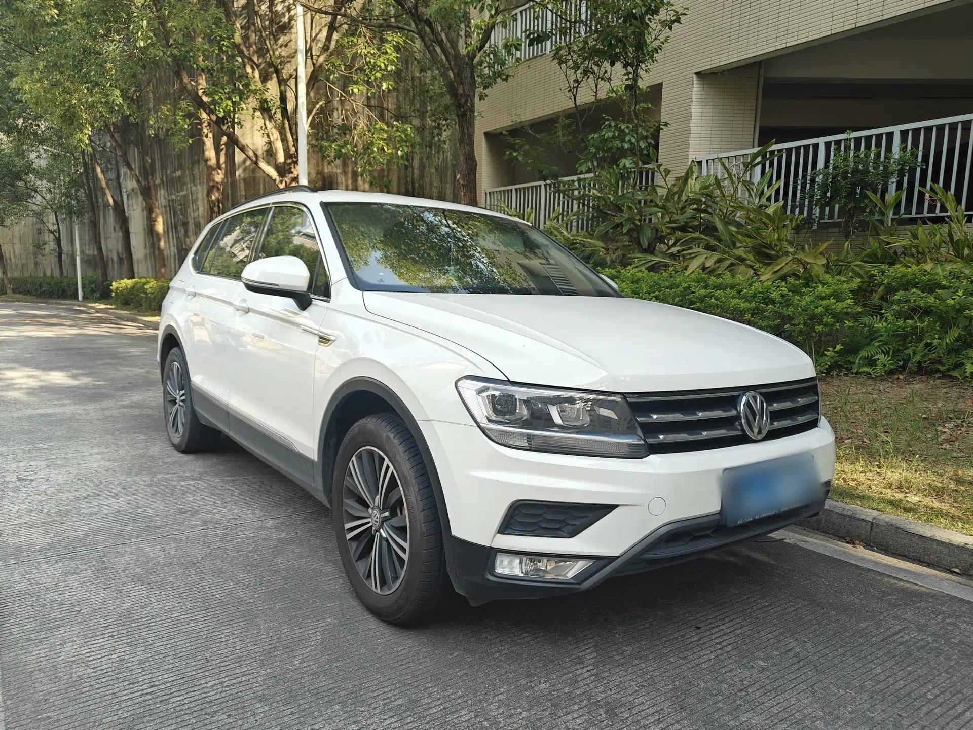 Volkswagen Tiguan L 2020 330TSI Automatic Two-Wheel Drive Luxury Edition China VI Standard — миниатюра 12