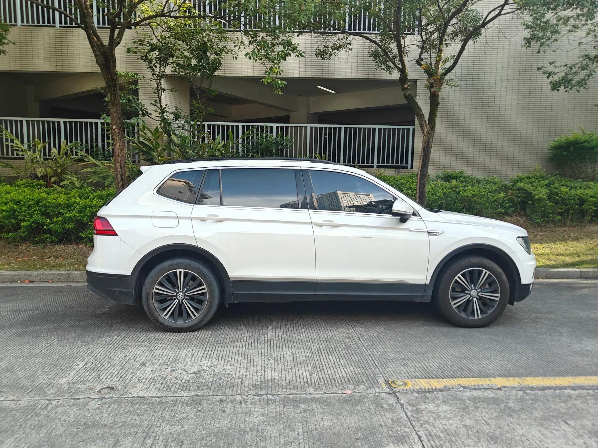 Volkswagen Tiguan L 2020 330TSI Automatic Two-Wheel Drive Luxury Edition China VI Standard — миниатюра 18