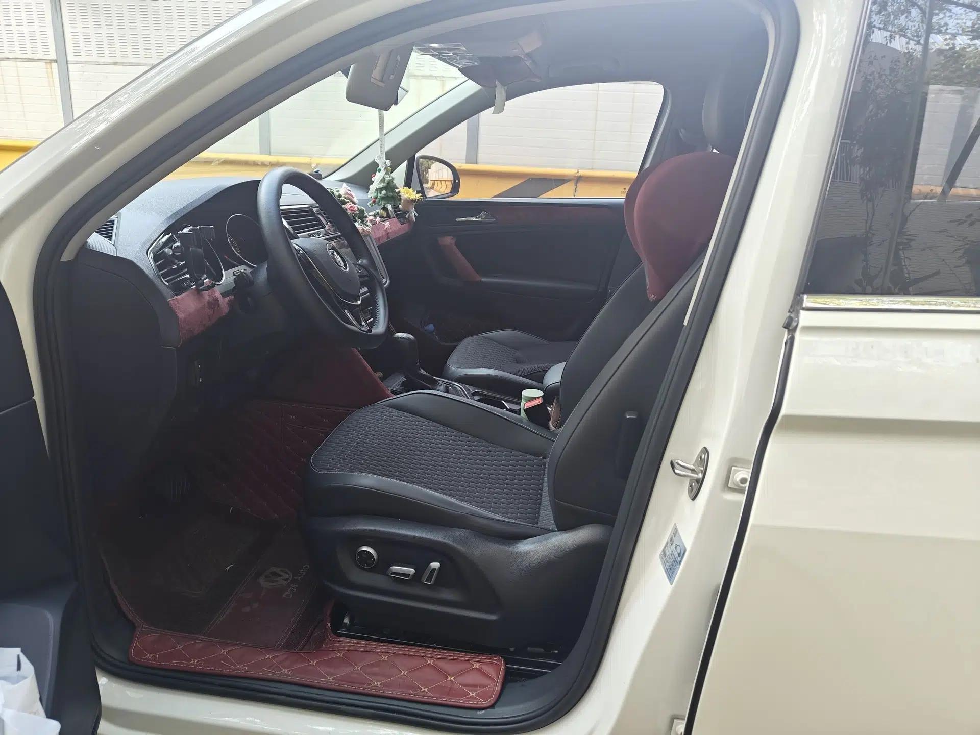 Volkswagen Tiguan L 2020 330TSI Automatic Two-Wheel Drive Luxury Edition China VI Standard — миниатюра 30