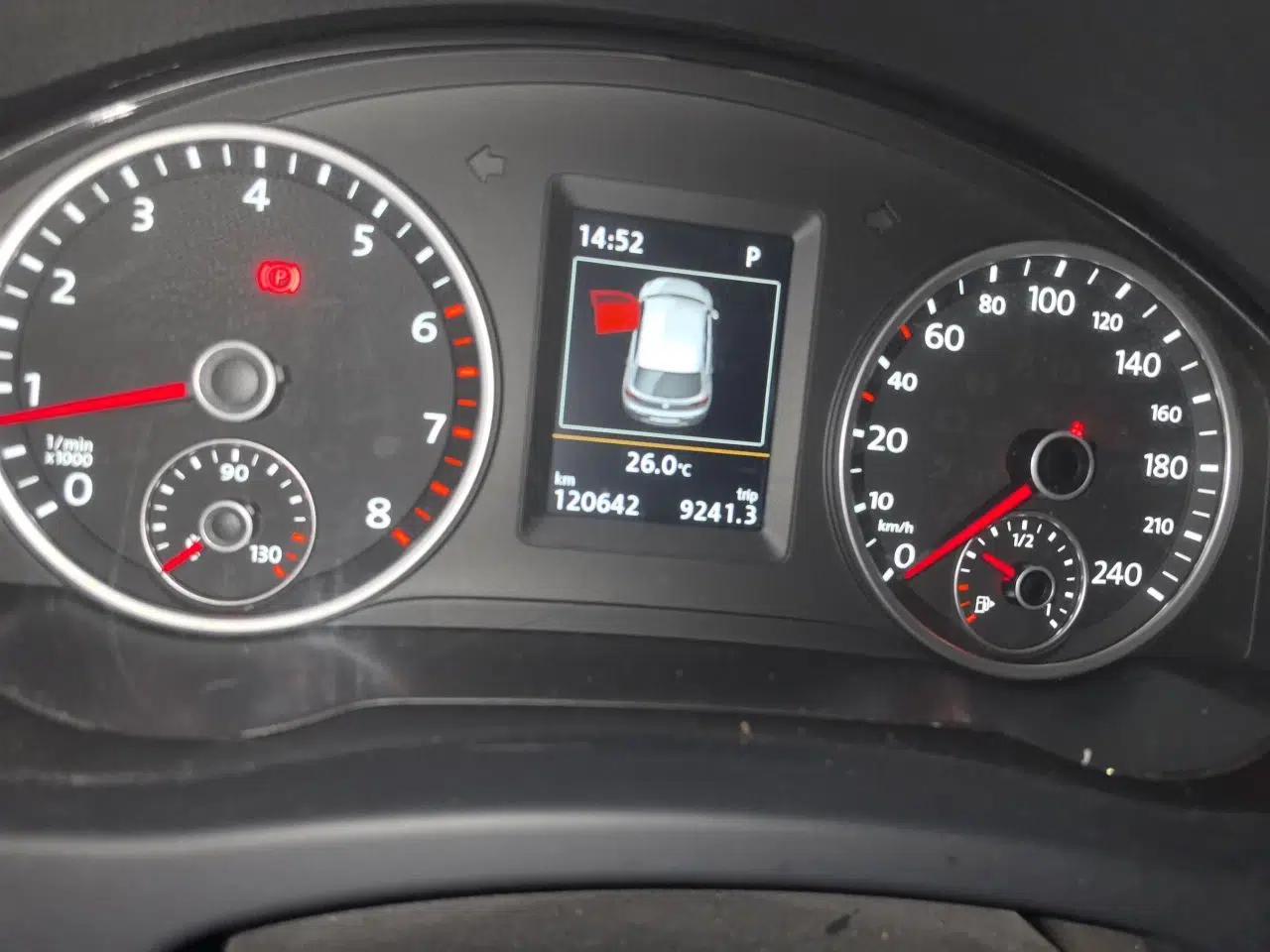 Volkswagen Tiguan 2015 1.8TSI Automatic Two-Wheel Drive Luxury Model — миниатюра 12