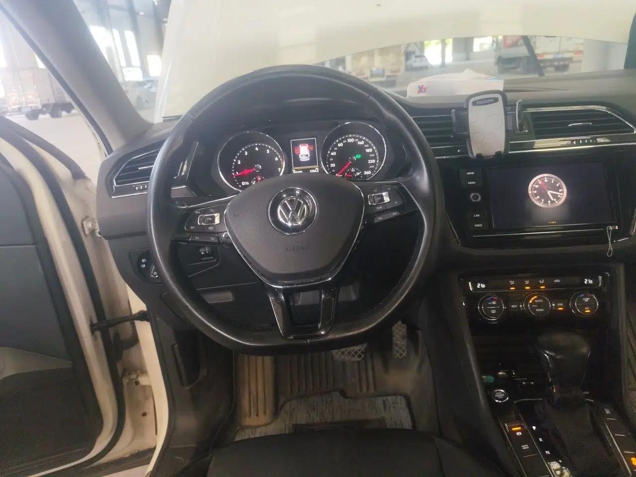 Volkswagen Tiguan L 2019 330TSI Automatic Two-Wheel Drive Panoramic Comfort Edition China VI Standard — миниатюра 10