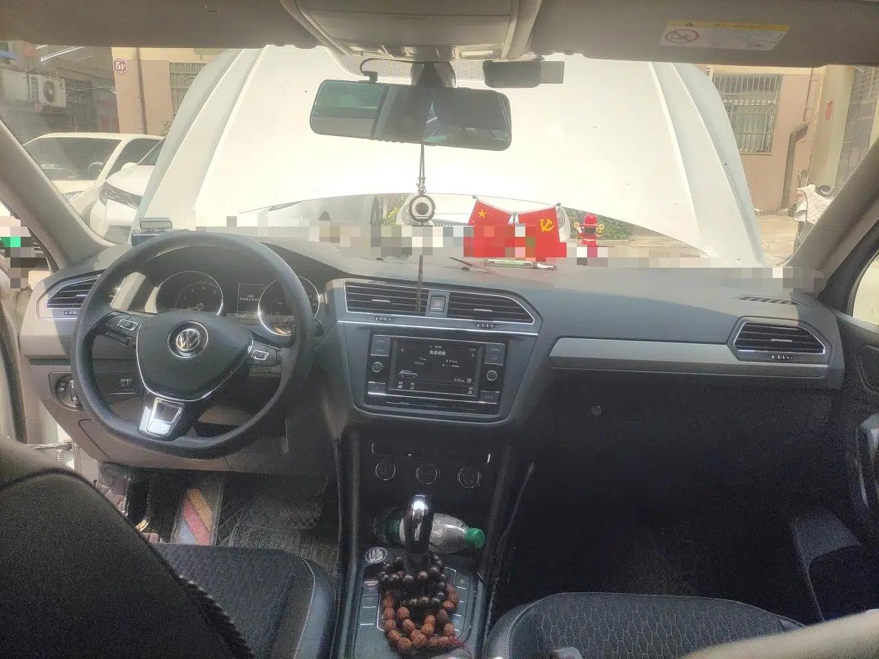 Volkswagen Tiguan L 2020 330TSI Automatic Two-Wheel Drive Luxury Edition China VI Standard — миниатюра 9