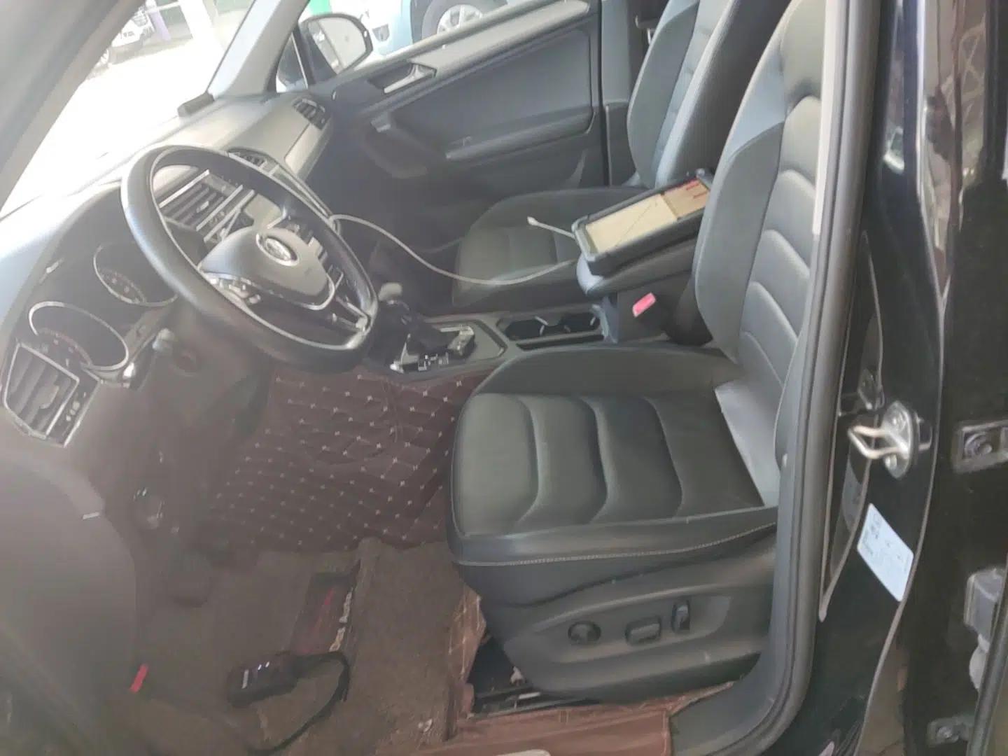 Volkswagen Tiguan L 2019 Updated Version 330TSI Automatic Two-Wheel Drive Panoramic Comfort Edition China VI Standard — миниатюра 17