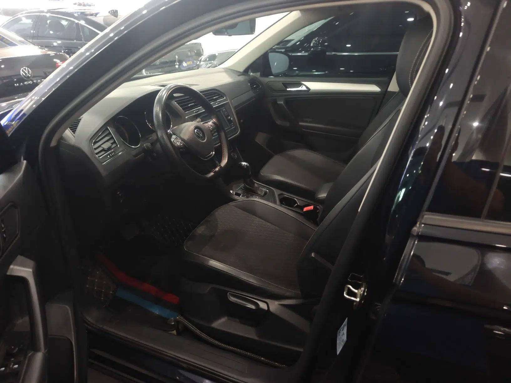 Volkswagen Tiguan L 2021 280TSI Automatic Two-Wheel Drive Comfort Edition – Low-Trim Version — миниатюра 13