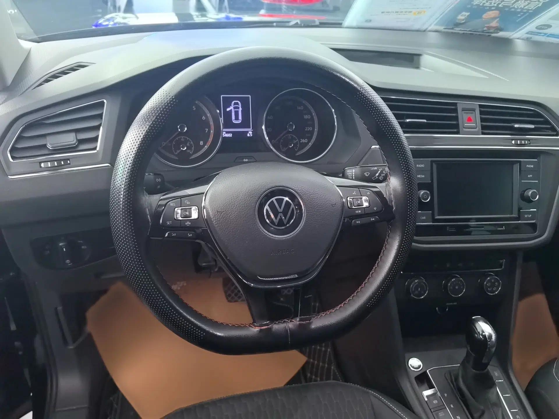 Volkswagen Tiguan L 2021 280TSI Automatic Two-Wheel Drive Comfort Edition – Low-Trim Version — миниатюра 7