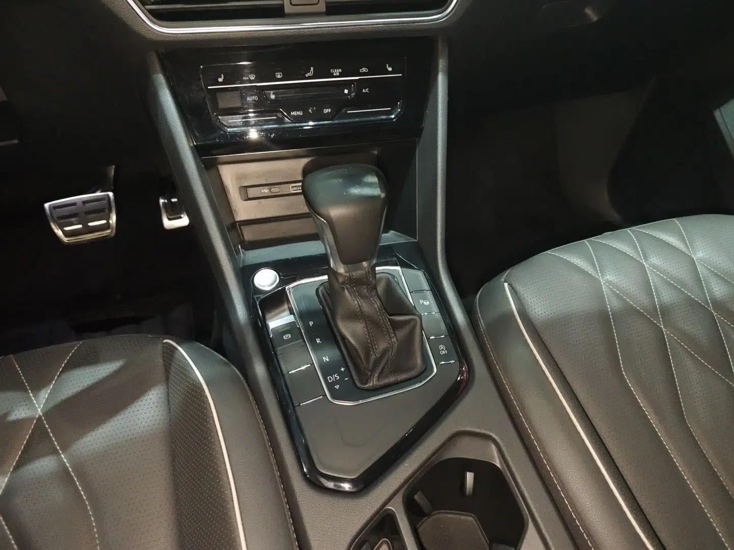Volkswagen Tiguan L 2022 330TSI Automatic Two-Wheel Drive R-Line Enhanced Edition — миниатюра 11