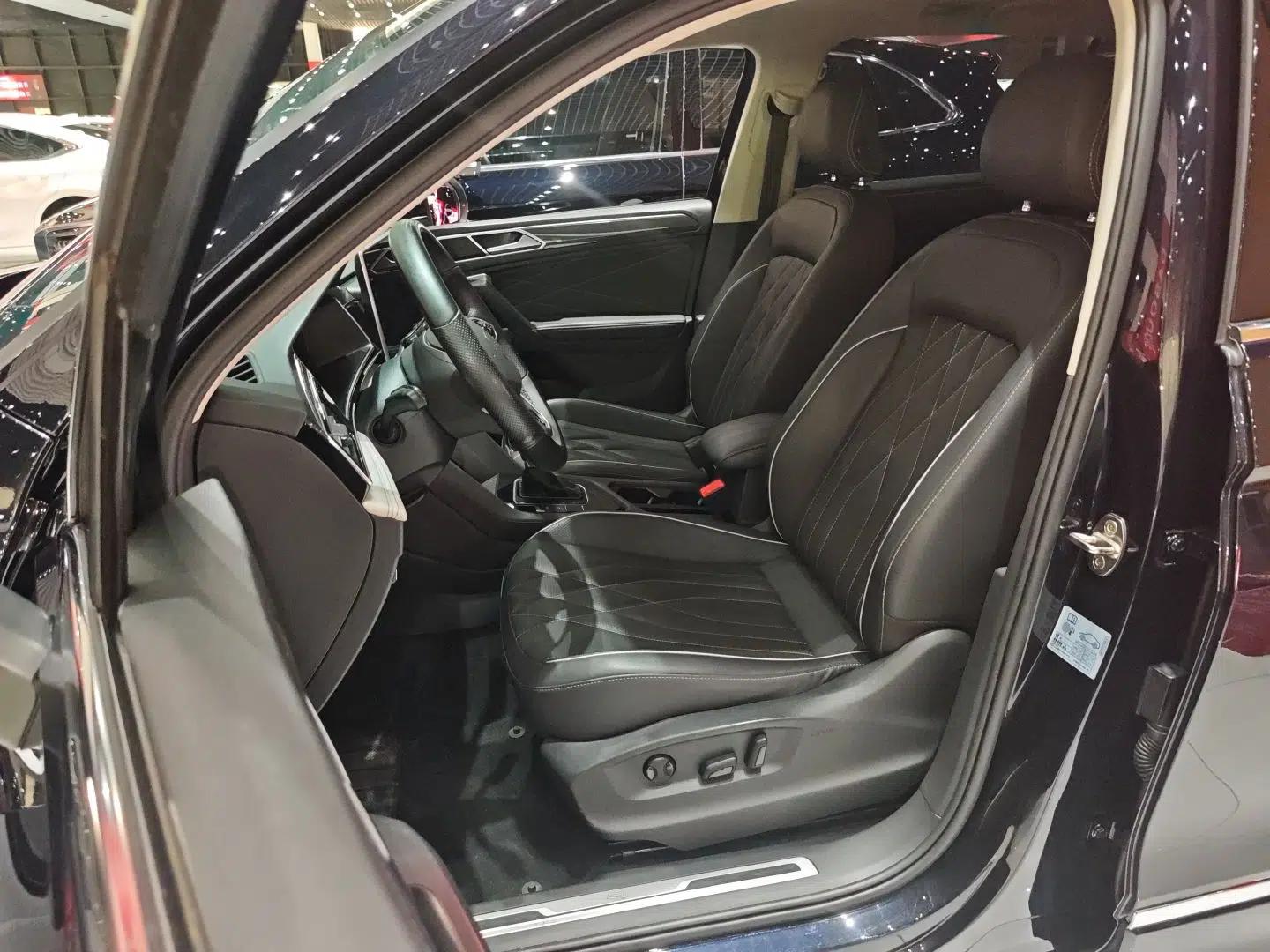 Volkswagen Tiguan L 2022 330TSI Automatic Two-Wheel Drive R-Line Enhanced Edition — миниатюра 12