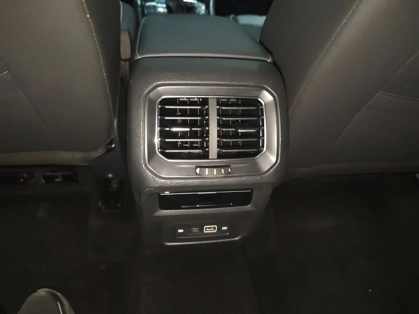 Volkswagen Tiguan L 2022 330TSI Automatic Two-Wheel Drive R-Line Enhanced Edition — миниатюра 13