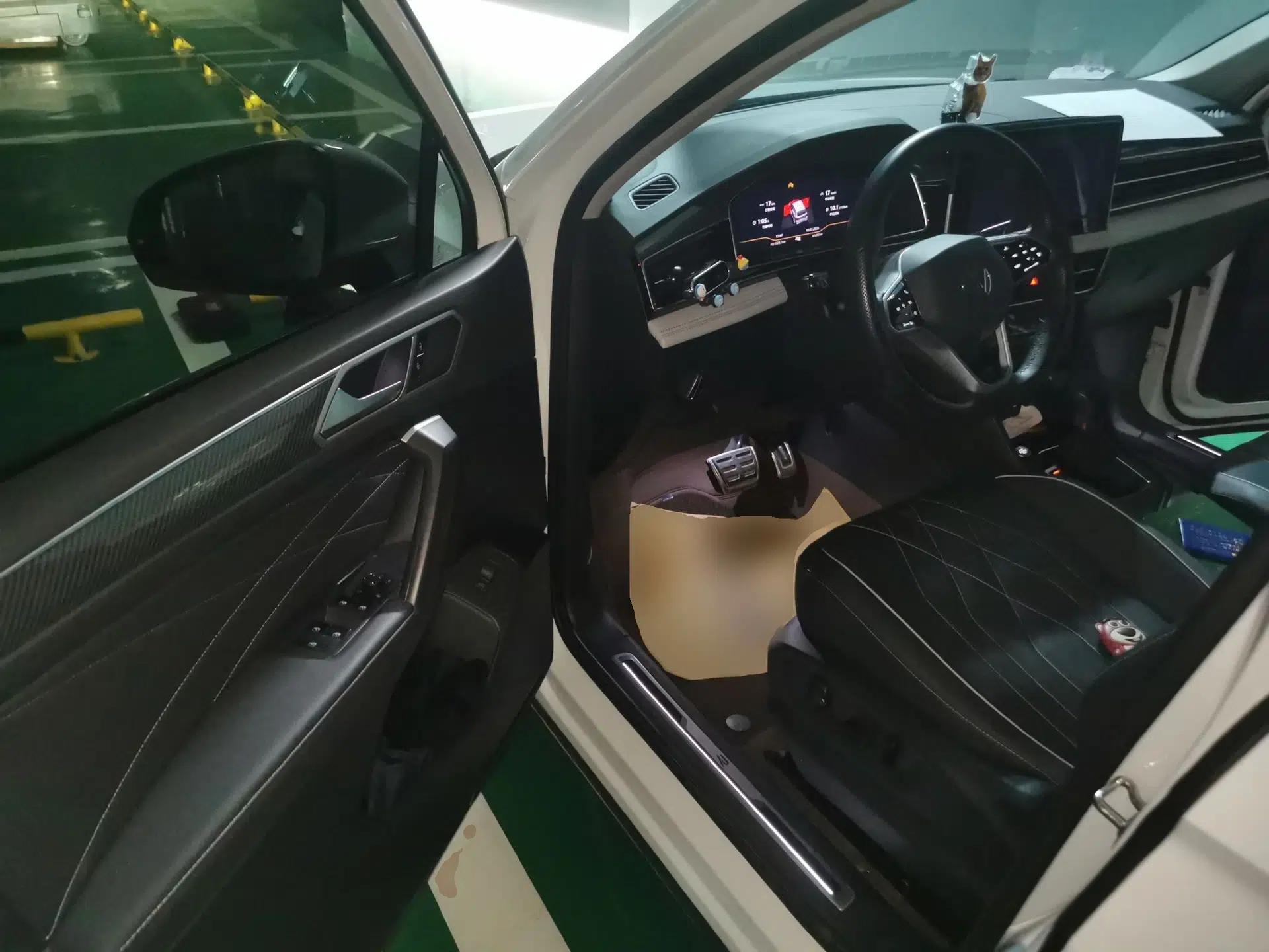 Volkswagen Tiguan L 2023 Restyled 330TSI Automatic Two-Wheel Drive R-Line Enhanced Comfort Version — миниатюра 16