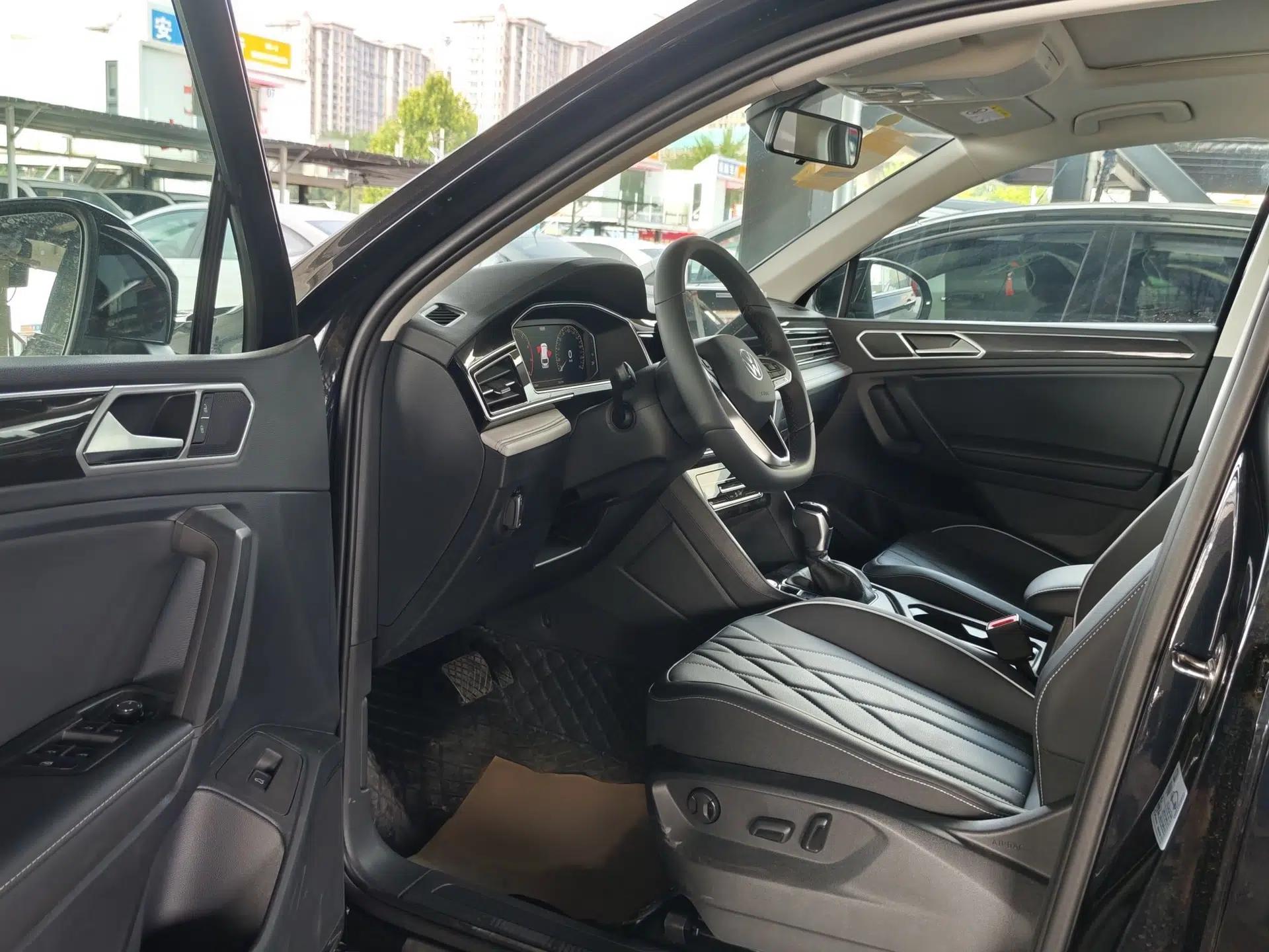 Volkswagen Tiguan L 2025 Model, Outstanding Version, 300TSI Automatic Two-Wheel Drive Longteng Edition — миниатюра 12