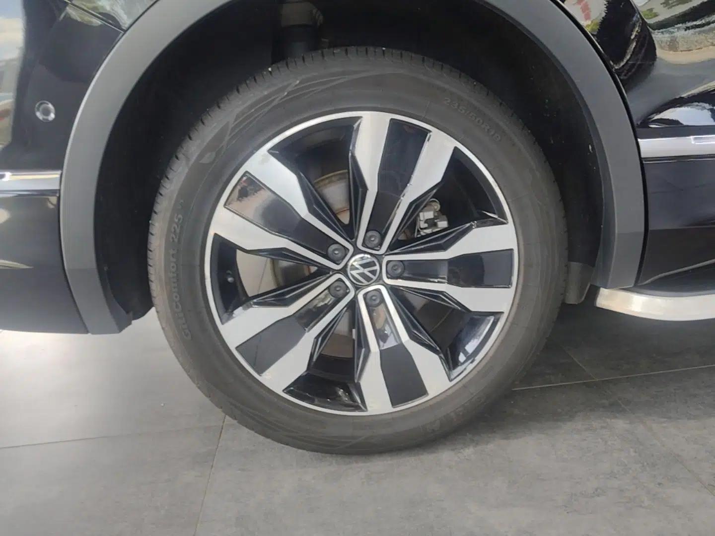 Volkswagen Tiguan L 2024 330TSI Automatic Two-Wheel Drive R-Line Enhanced Edition — миниатюра 11