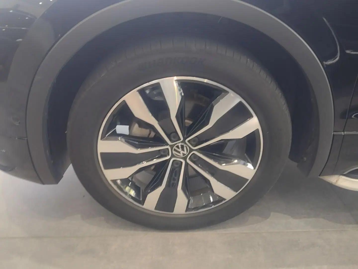 Volkswagen Tiguan L 2024 330TSI Automatic Two-Wheel Drive R-Line Enhanced Edition — миниатюра 15