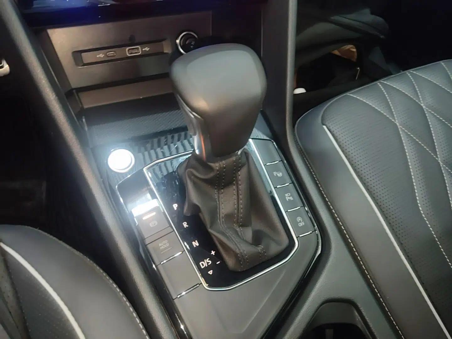 Volkswagen Tiguan L 2024 330TSI Automatic Two-Wheel Drive R-Line Enhanced Edition — миниатюра 21
