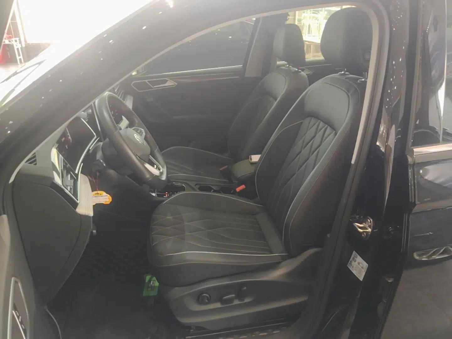 Volkswagen Tiguan L 2024 330TSI Automatic Two-Wheel Drive R-Line Enhanced Edition — миниатюра 22