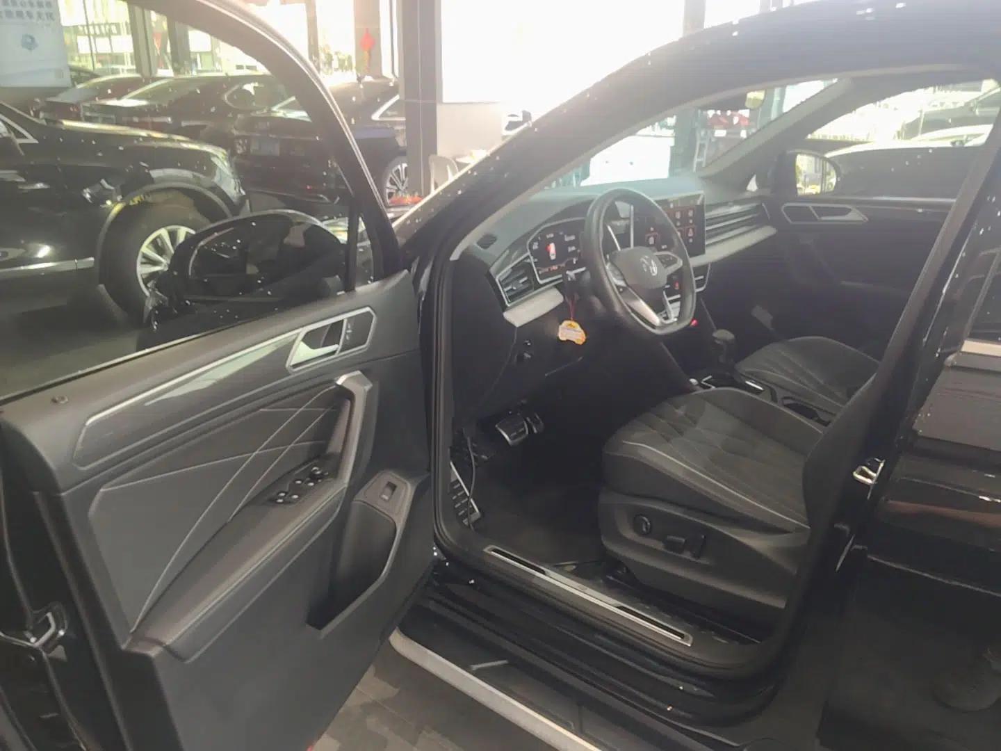 Volkswagen Tiguan L 2024 330TSI Automatic Two-Wheel Drive R-Line Enhanced Edition — миниатюра 23