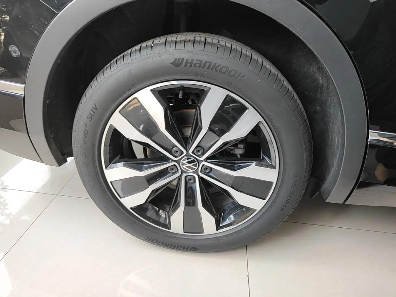 Volkswagen Tiguan L 2024 Outstanding Model 330TSI Automatic Two-Wheel Drive R-Line Dragon Glory Edition — миниатюра 11