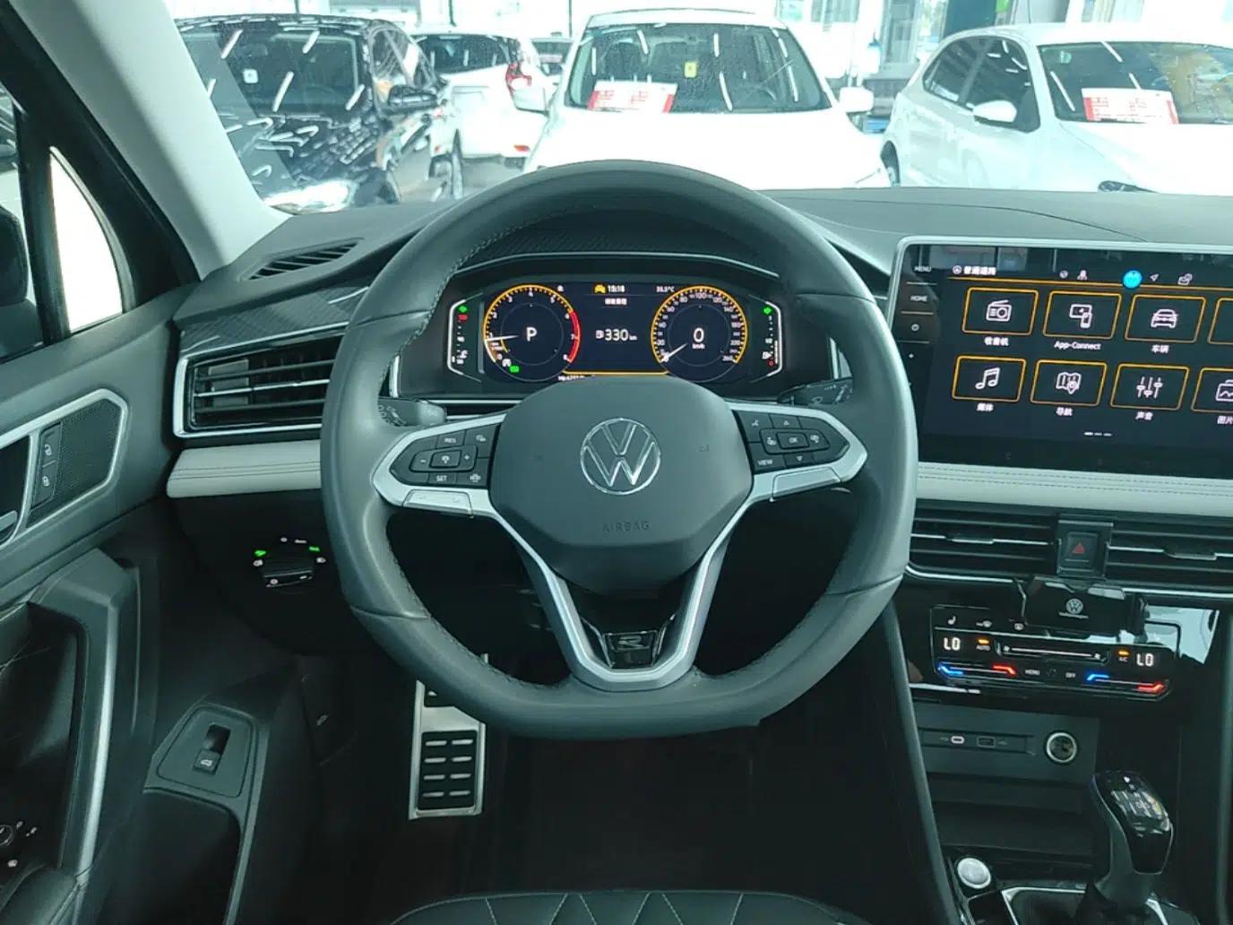 Volkswagen Tiguan L 2024 Outstanding Model 330TSI Automatic Two-Wheel Drive R-Line Dragon Glory Edition — миниатюра 13