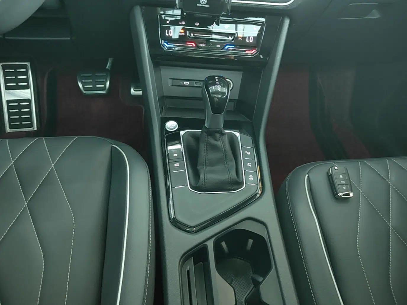 Volkswagen Tiguan L 2024 Outstanding Model 330TSI Automatic Two-Wheel Drive R-Line Dragon Glory Edition — миниатюра 16