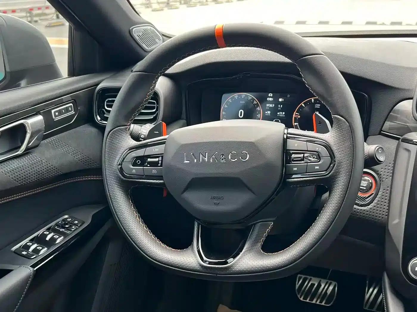 Lynk & Co 02 Hatchback 2021 2.0TD Halo Driving Package Edition — миниатюра 21