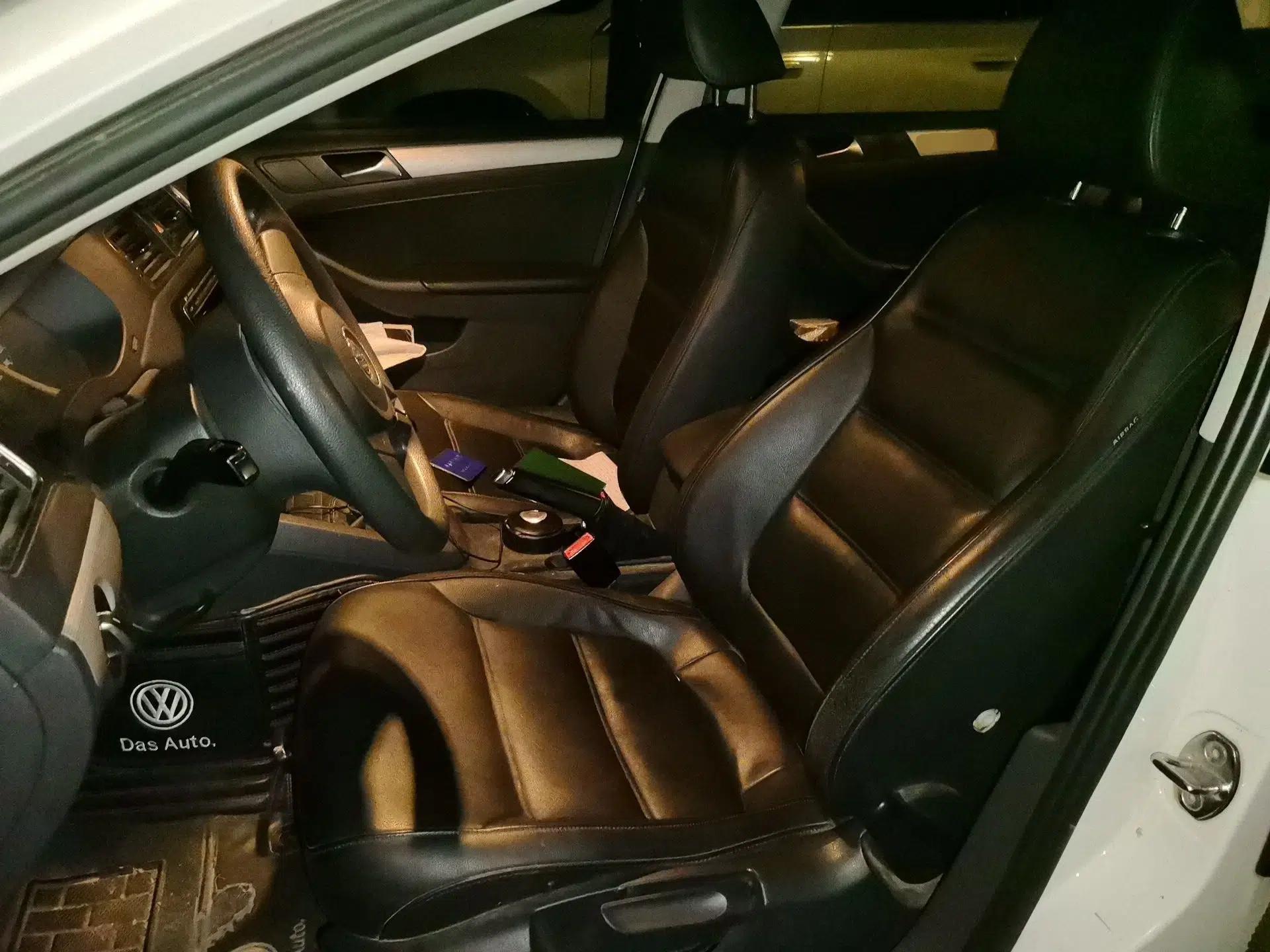 Volkswagen Sagitar 2012 1.6L Manual Comfort Model — миниатюра 15