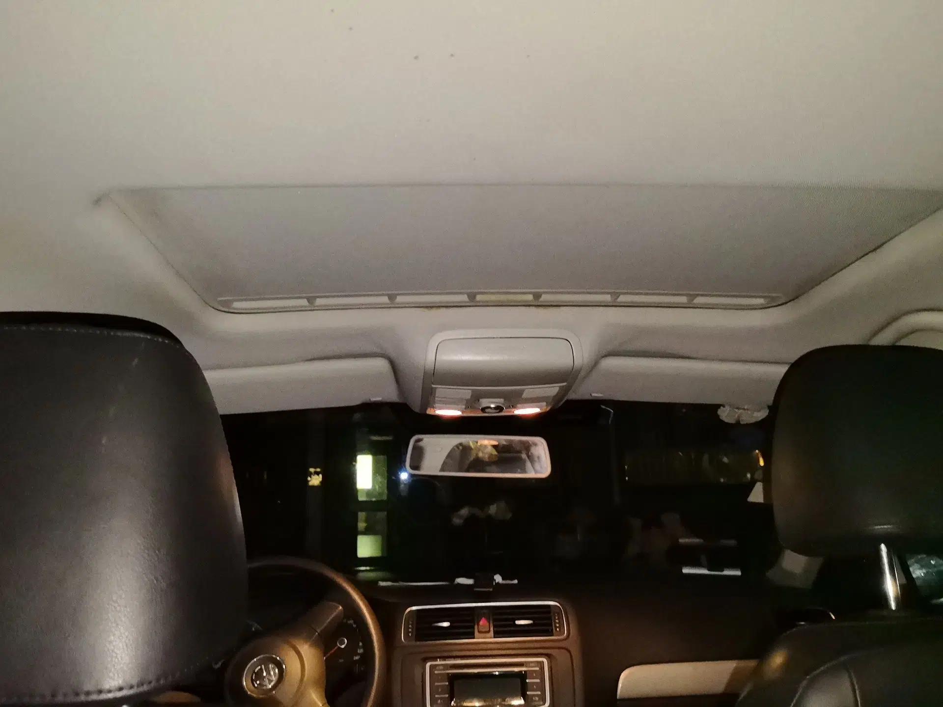 Volkswagen Sagitar 2012 1.6L Manual Comfort Model — миниатюра 18