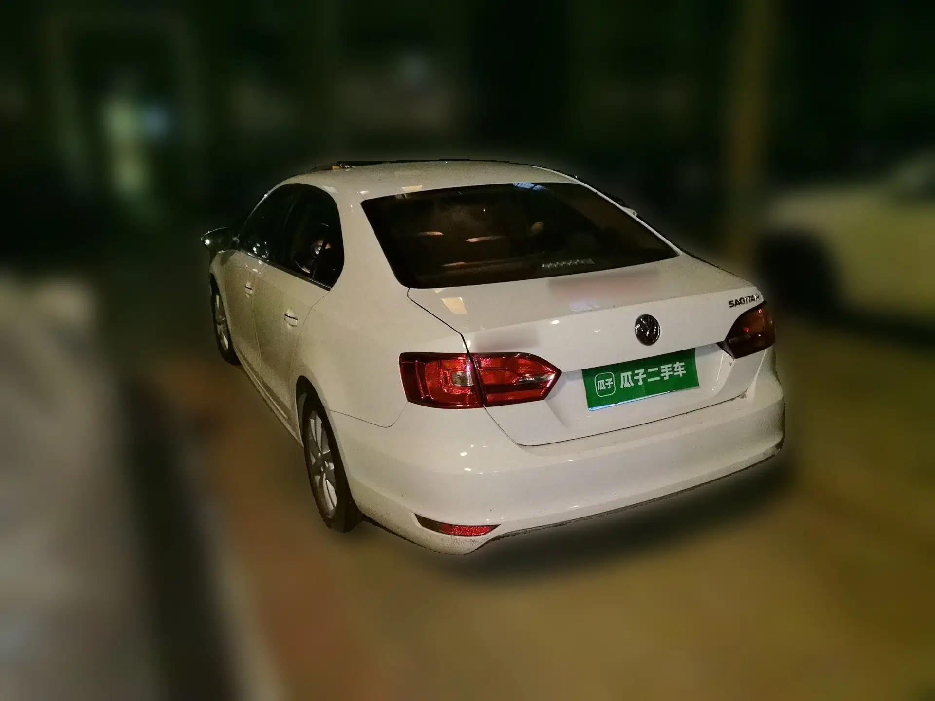 Volkswagen Sagitar 2012 1.6L Manual Comfort Model — миниатюра 4