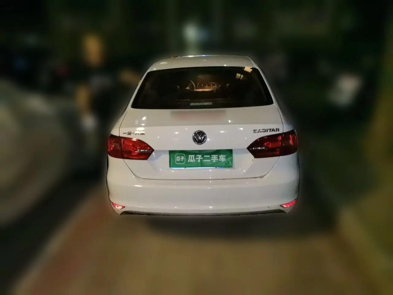 Volkswagen Sagitar 2012 1.6L Manual Comfort Model — миниатюра 5