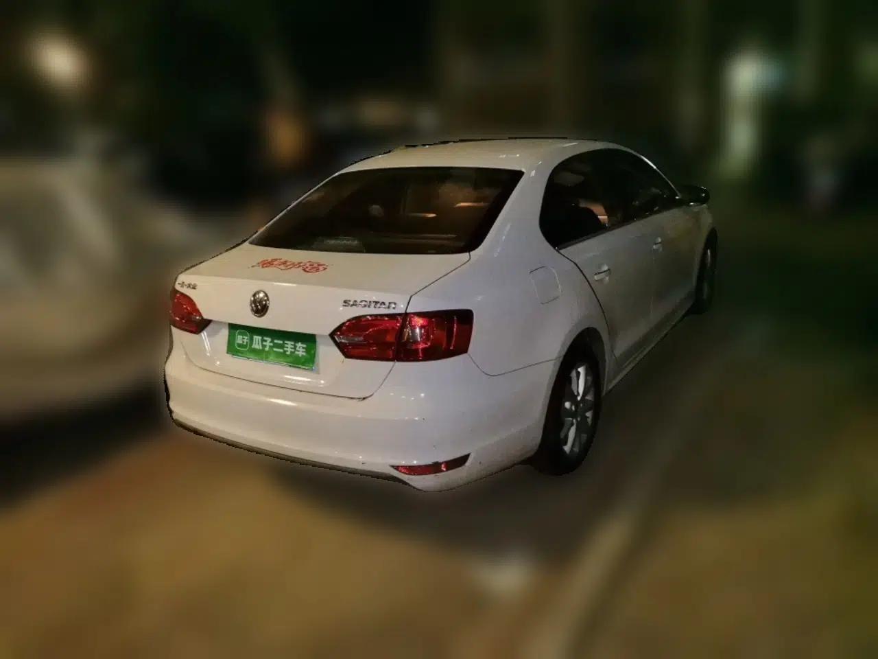 Volkswagen Sagitar 2012 1.6L Manual Comfort Model — миниатюра 6