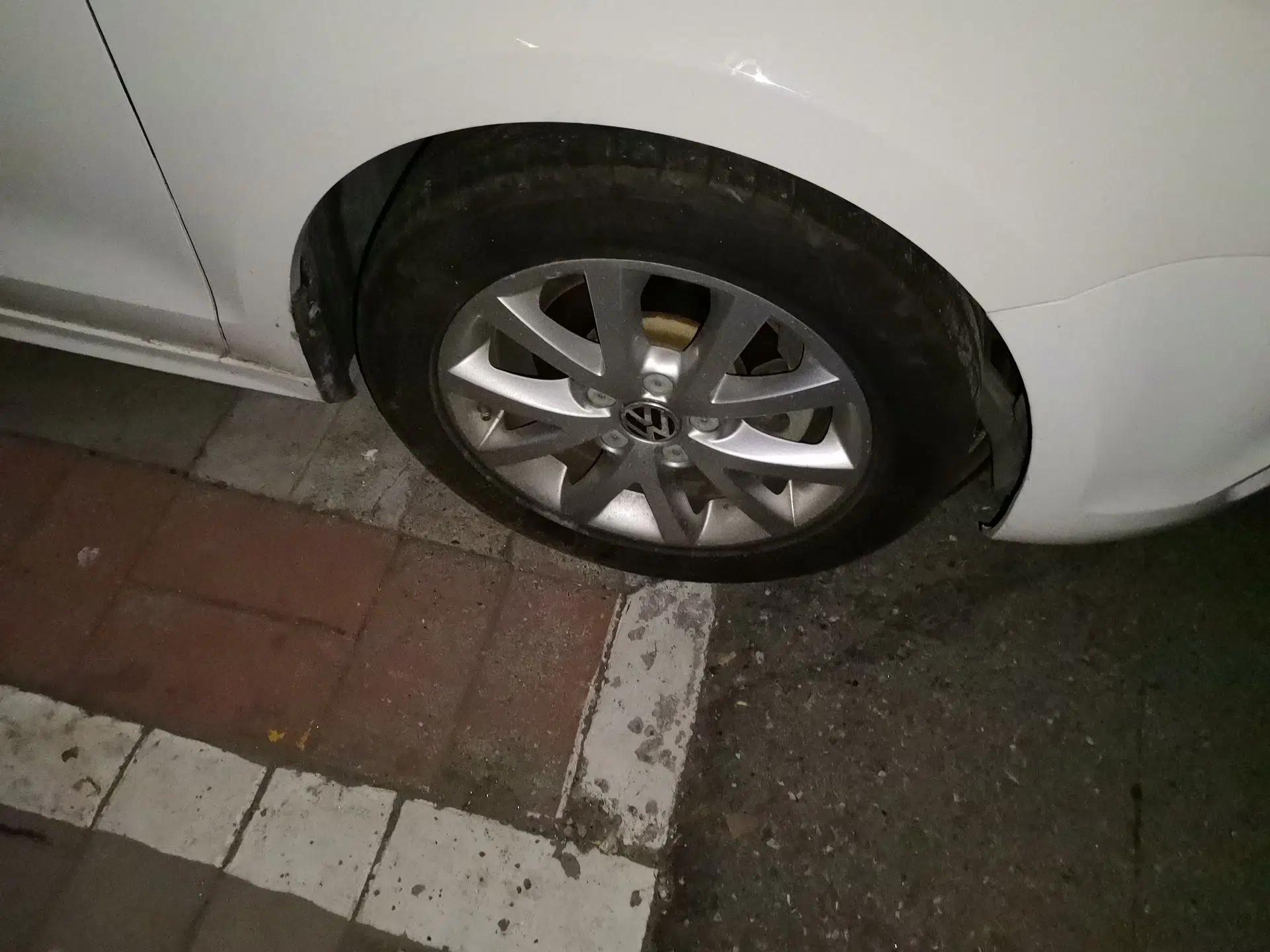 Volkswagen Sagitar 2012 1.6L Manual Comfort Model — миниатюра 8