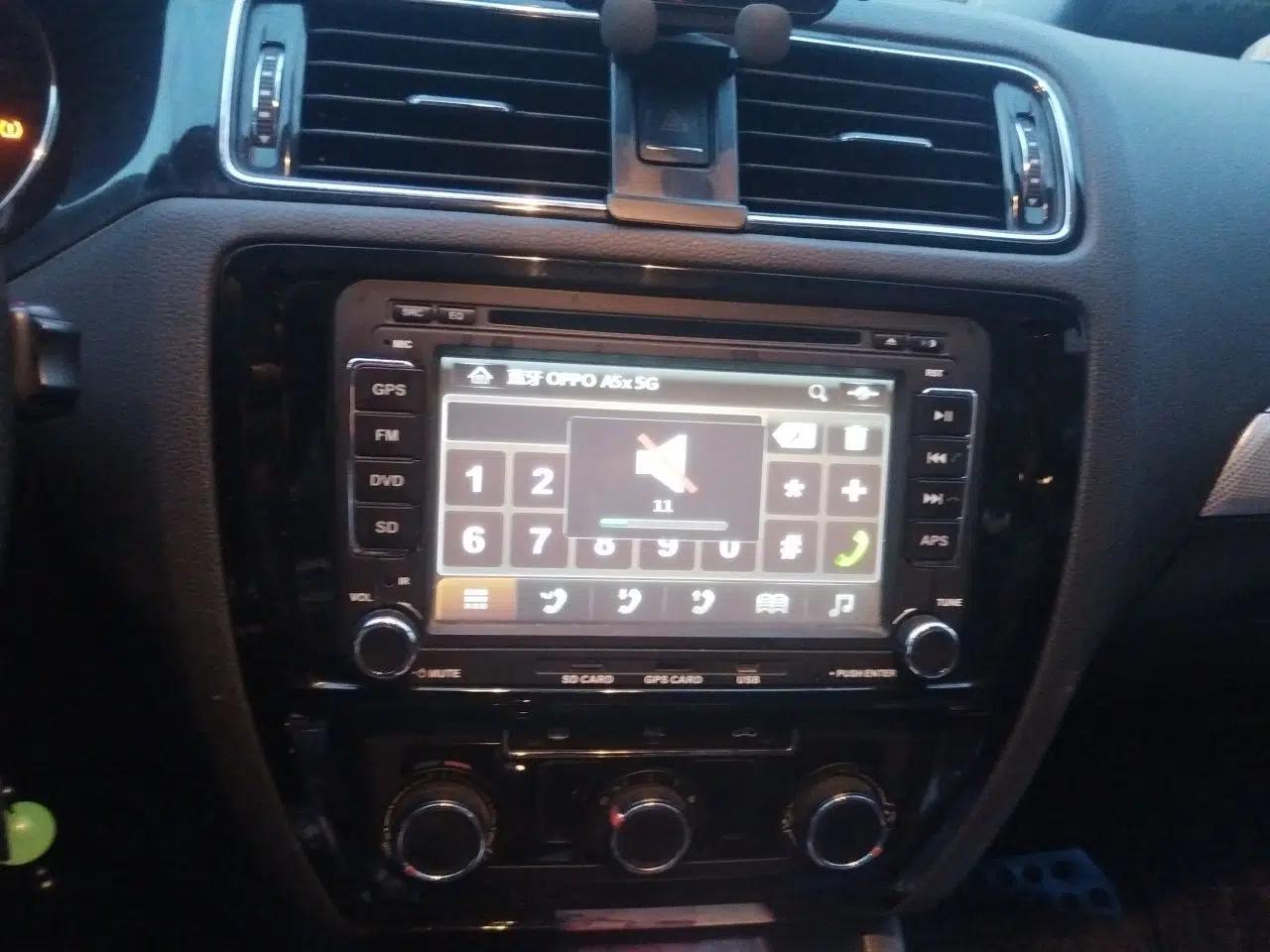 Volkswagen Sagitar 2015 1.6L Manual Comfort Model — миниатюра 13