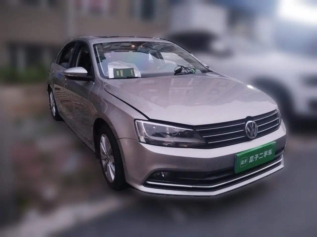 Volkswagen Sagitar 2015 1.6L Manual Comfort Model — миниатюра 3