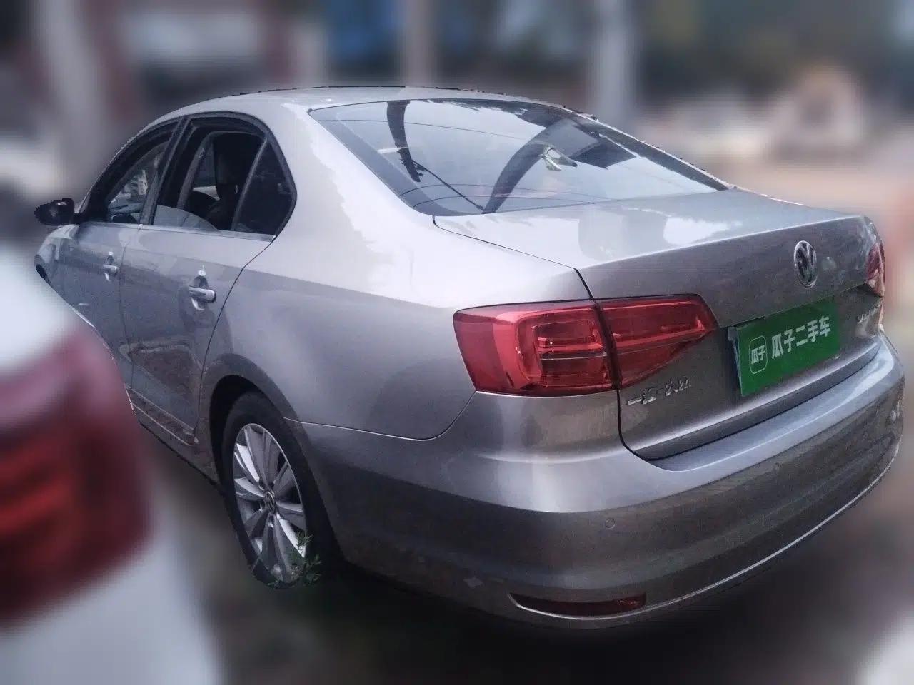 Volkswagen Sagitar 2015 1.6L Manual Comfort Model — миниатюра 4