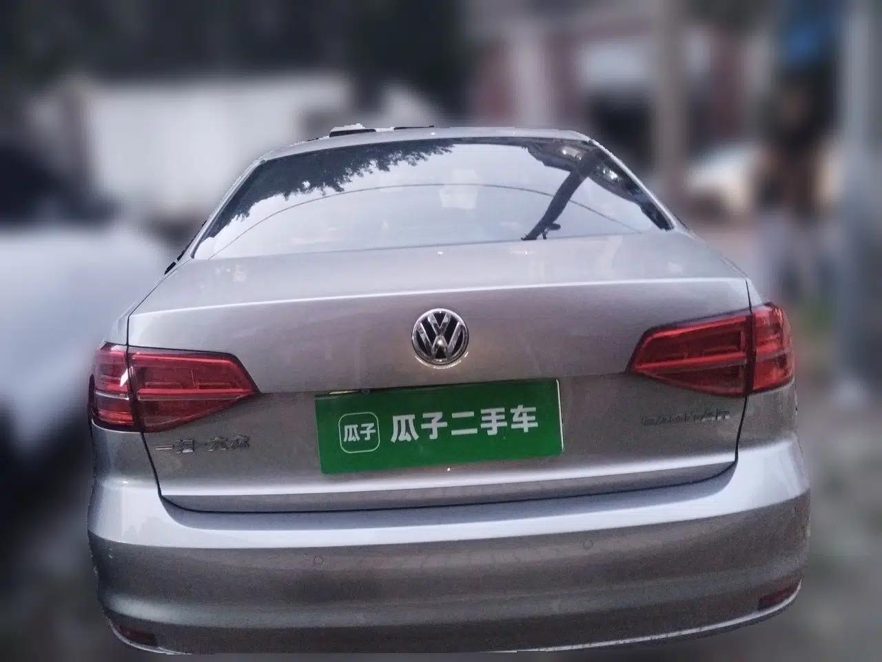 Volkswagen Sagitar 2015 1.6L Manual Comfort Model — миниатюра 5