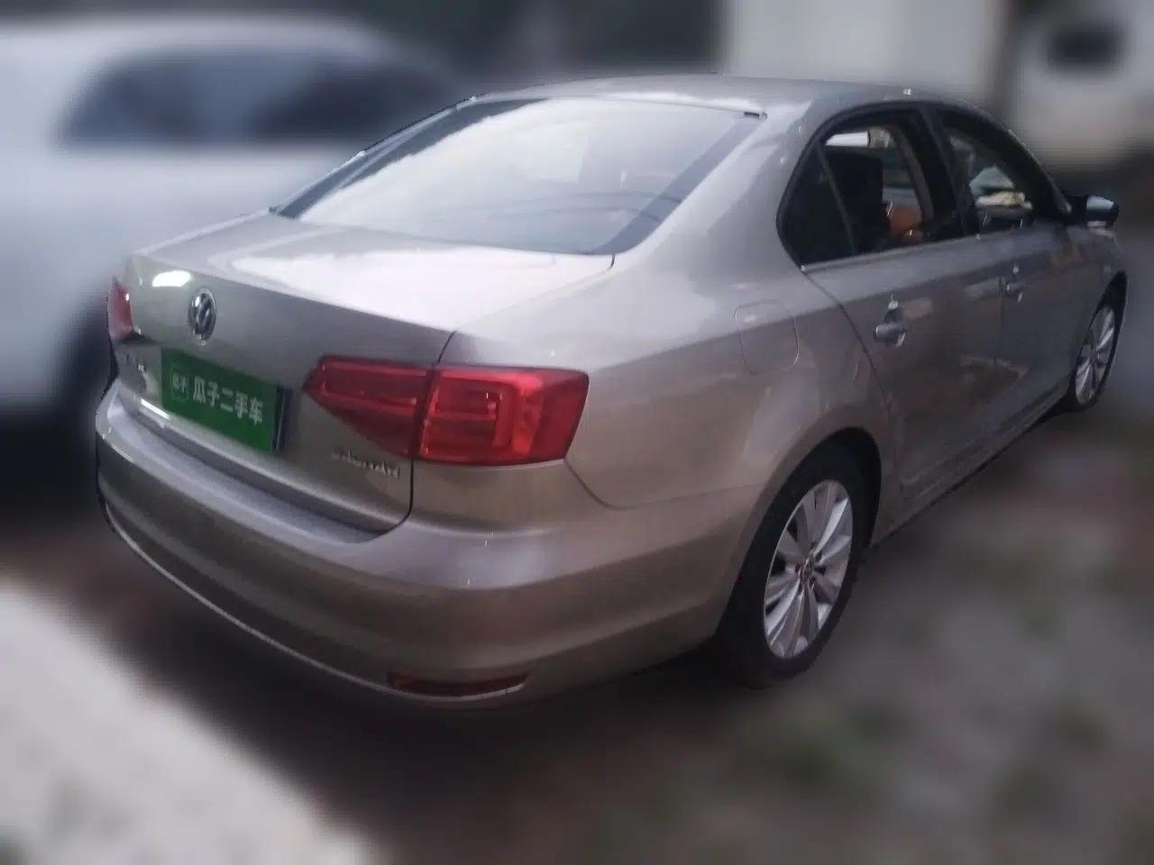 Volkswagen Sagitar 2015 1.6L Manual Comfort Model — миниатюра 6