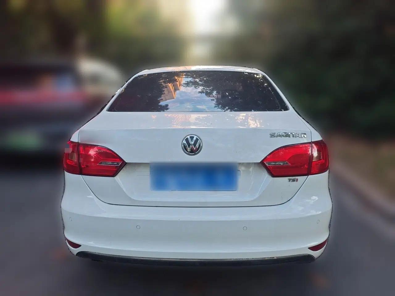 Volkswagen Sagitar 2014 Revised Version 1.4TSI Automatic Luxury Edition — миниатюра 3