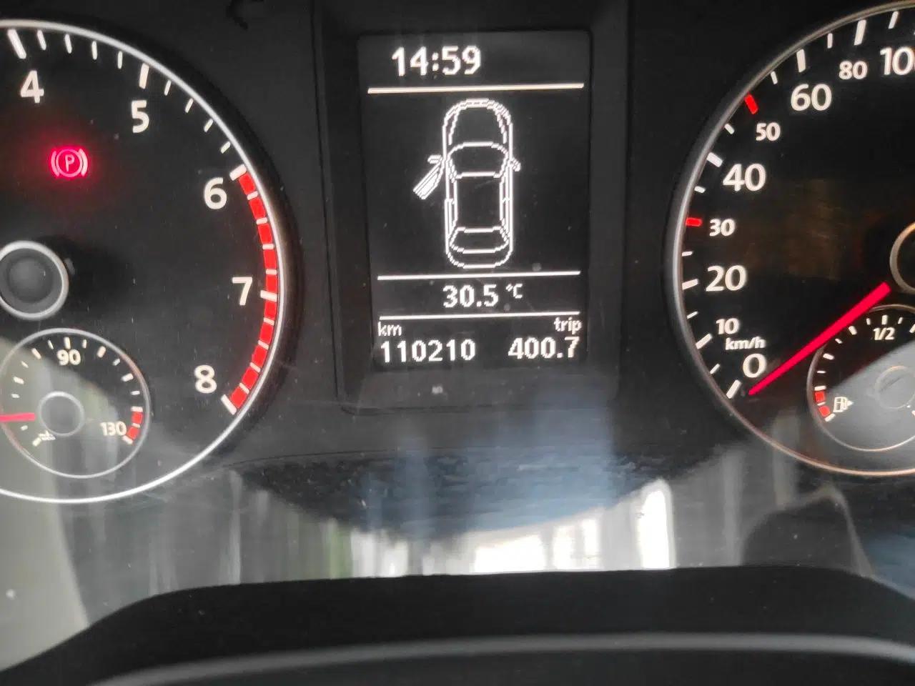 Volkswagen Sagitar 2012 1.4TSI Manual Luxury Model — миниатюра 12