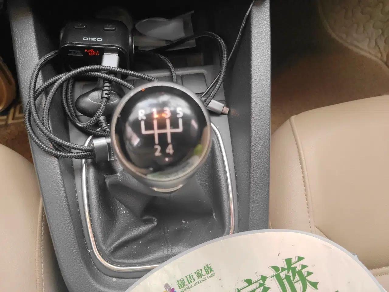 Volkswagen Sagitar 2012 1.4TSI Manual Luxury Model — миниатюра 14