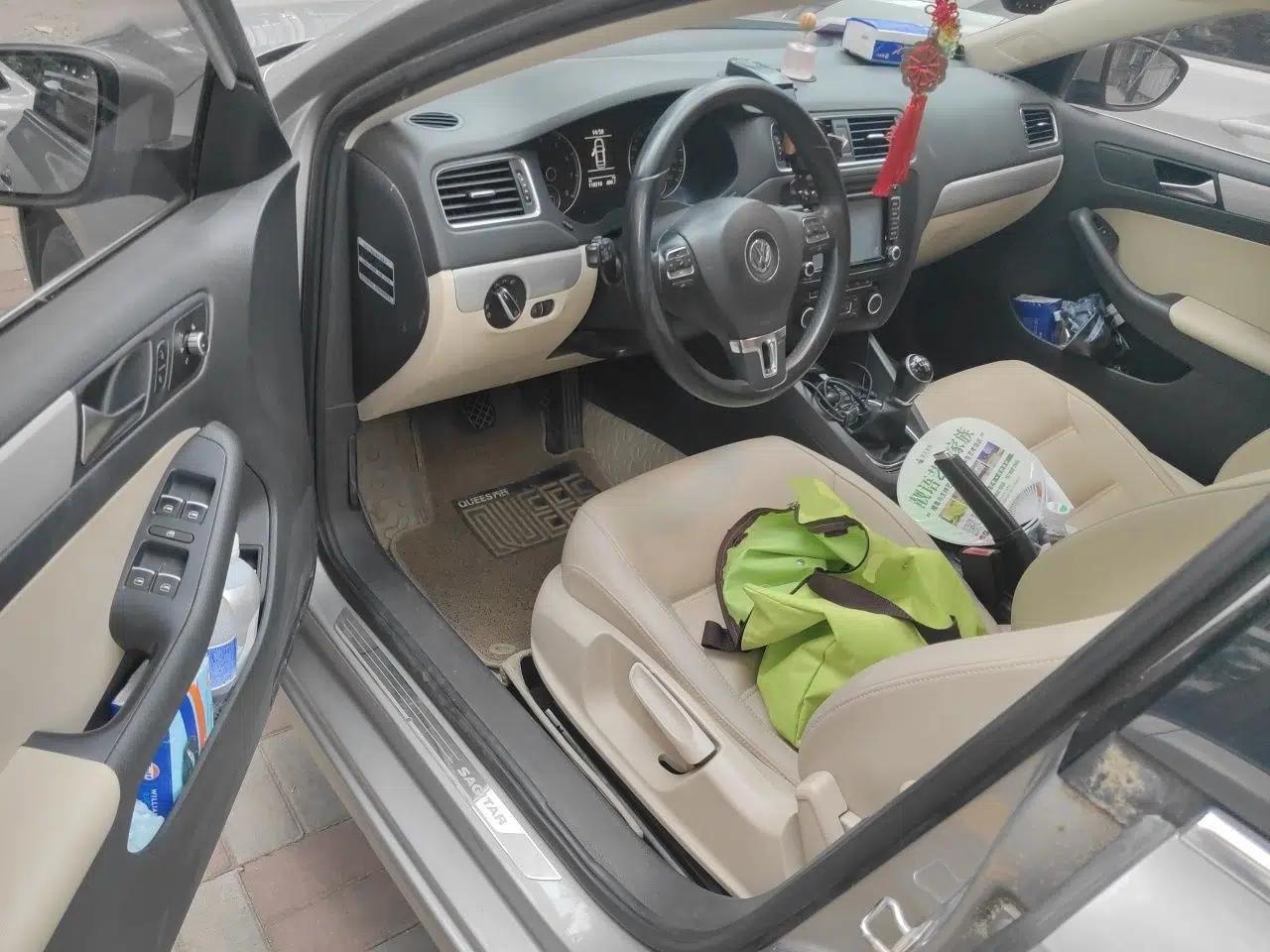 Volkswagen Sagitar 2012 1.4TSI Manual Luxury Model — миниатюра 16