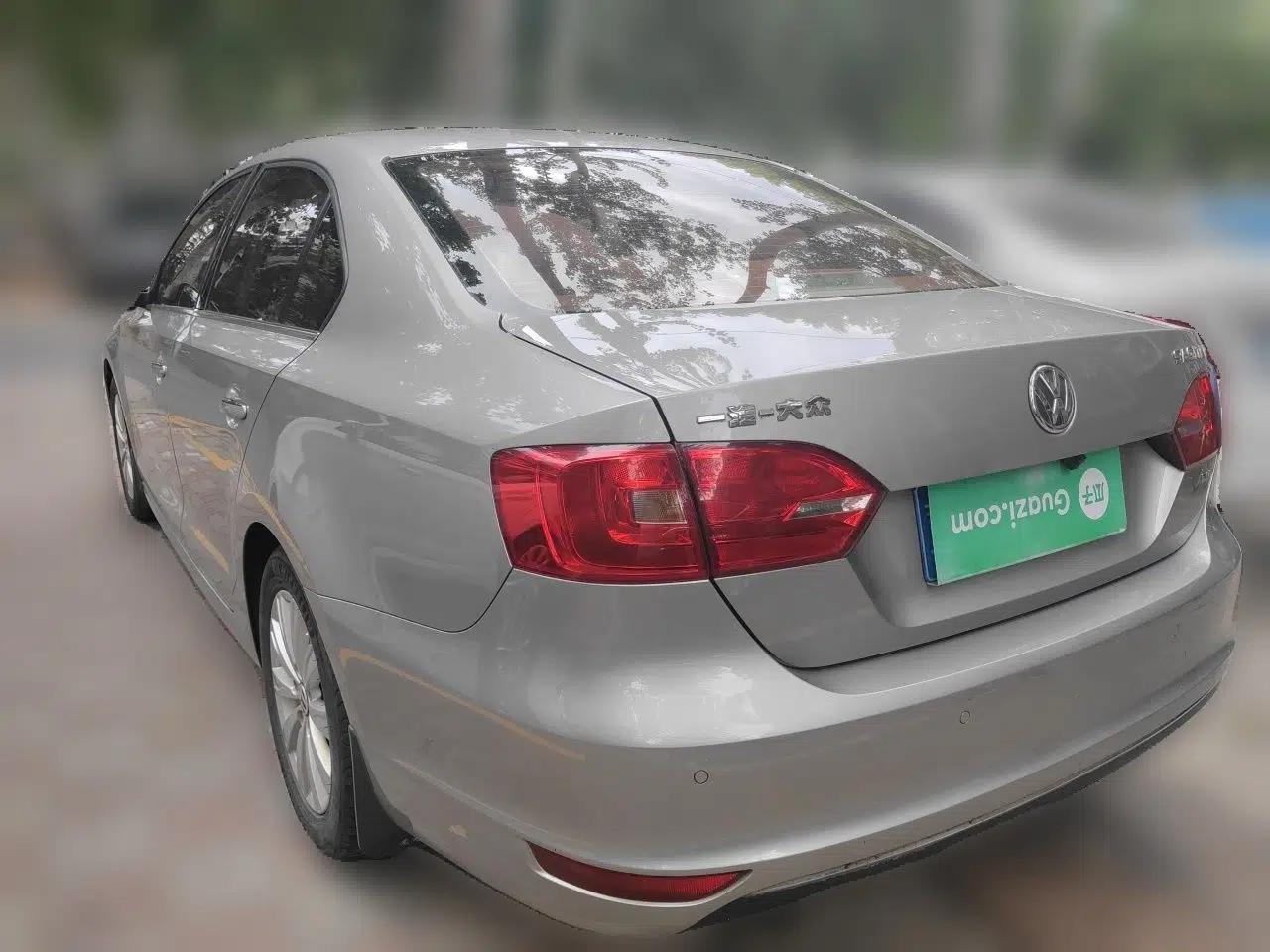 Volkswagen Sagitar 2012 1.4TSI Manual Luxury Model — миниатюра 4
