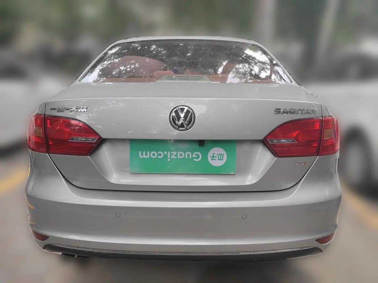 Volkswagen Sagitar 2012 1.4TSI Manual Luxury Model — миниатюра 5