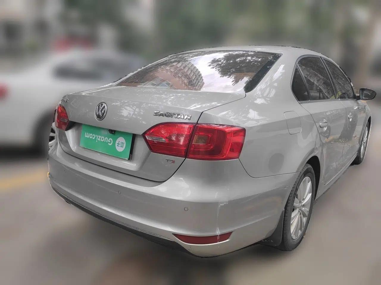 Volkswagen Sagitar 2012 1.4TSI Manual Luxury Model — миниатюра 6