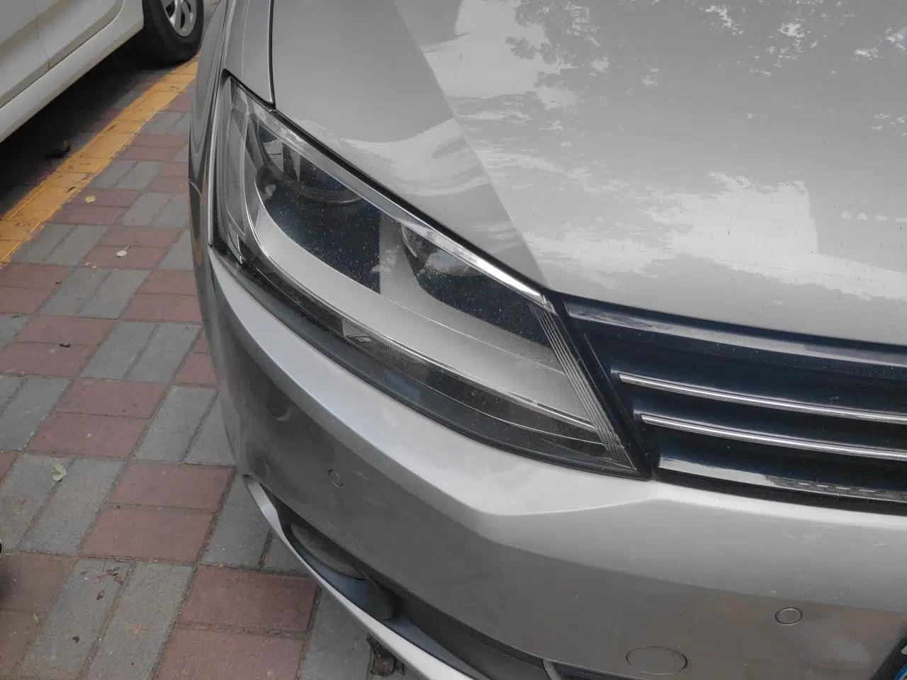 Volkswagen Sagitar 2012 1.4TSI Manual Luxury Model — миниатюра 7