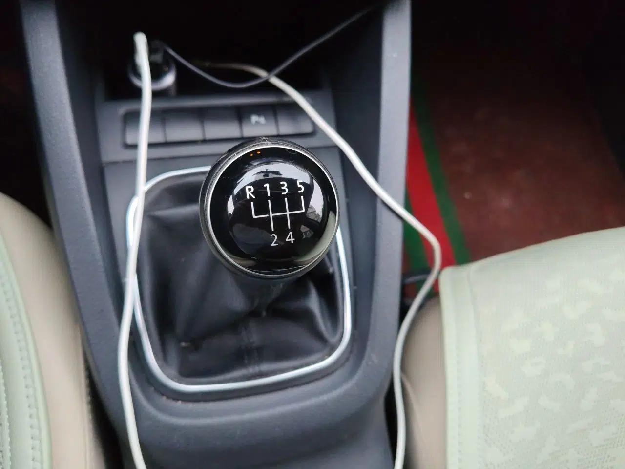 Volkswagen Sagitar 2014 Revised Version 1.4TSI Manual Luxury Edition — миниатюра 14