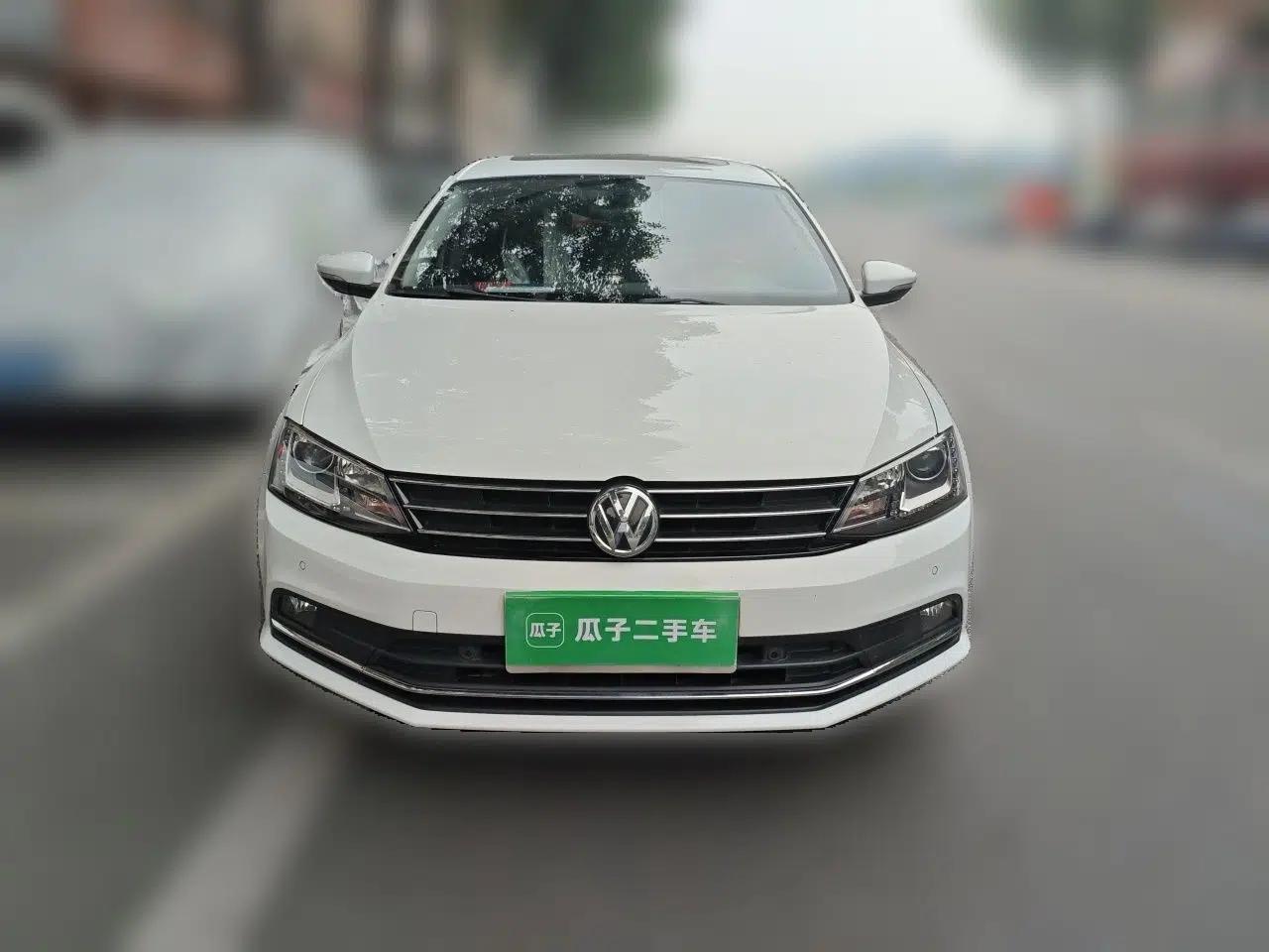 Volkswagen Sagitar 2015 230TSI Automatic Luxury Model — миниатюра 2