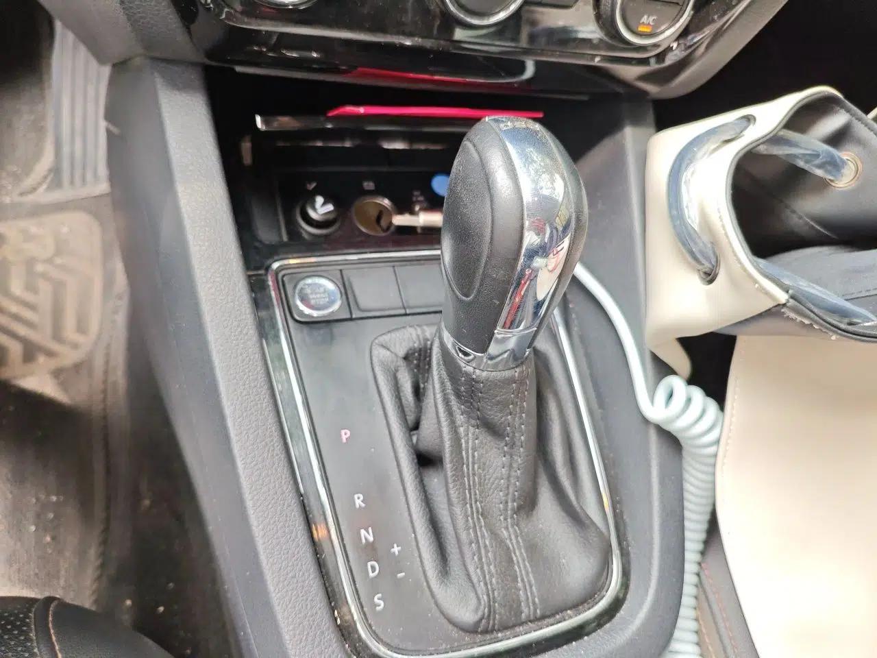 Volkswagen Sagitar 2015 230TSI Automatic Luxury Model — миниатюра 14